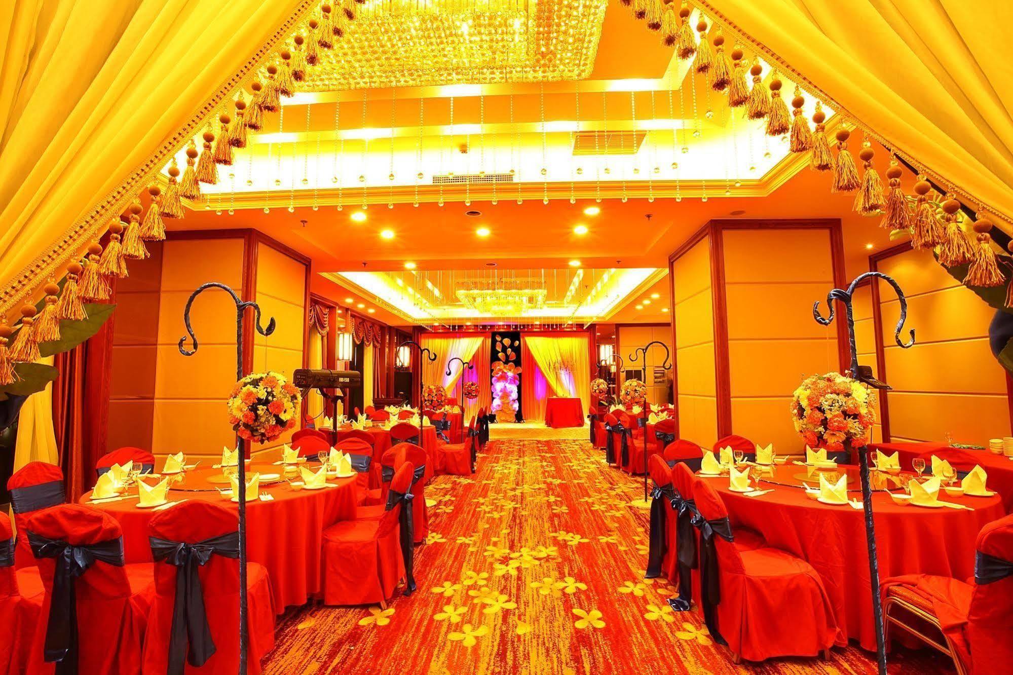 Central Plaza Hotel Dalian Extérieur photo